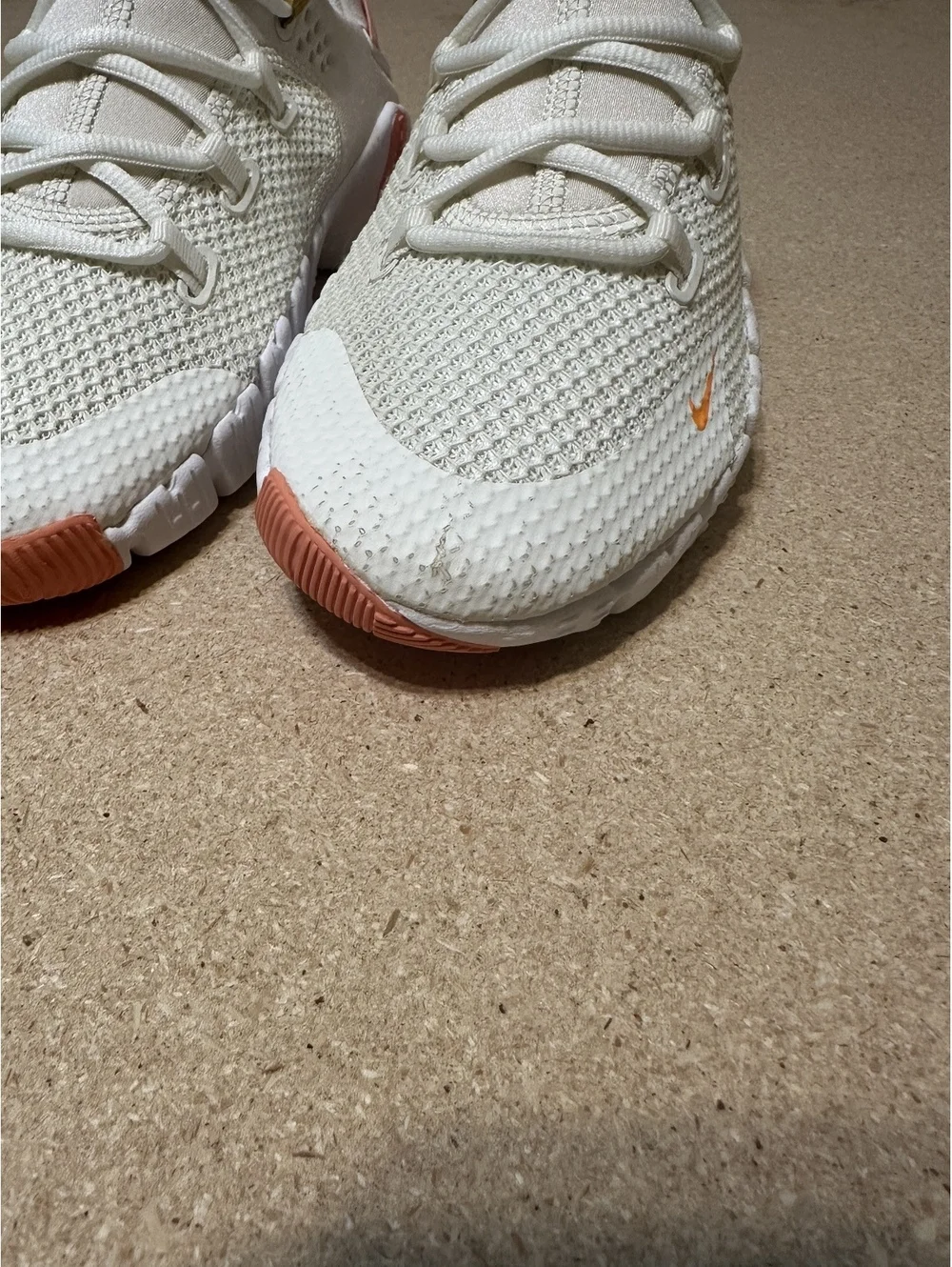 Nike Free Metcon 4 Women’s Size 9 Sail Total Orange Training Shoes CZ0596-104